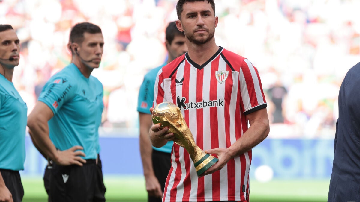 Athletic Club Fans Divide Over World Cup Trophy Ceremony