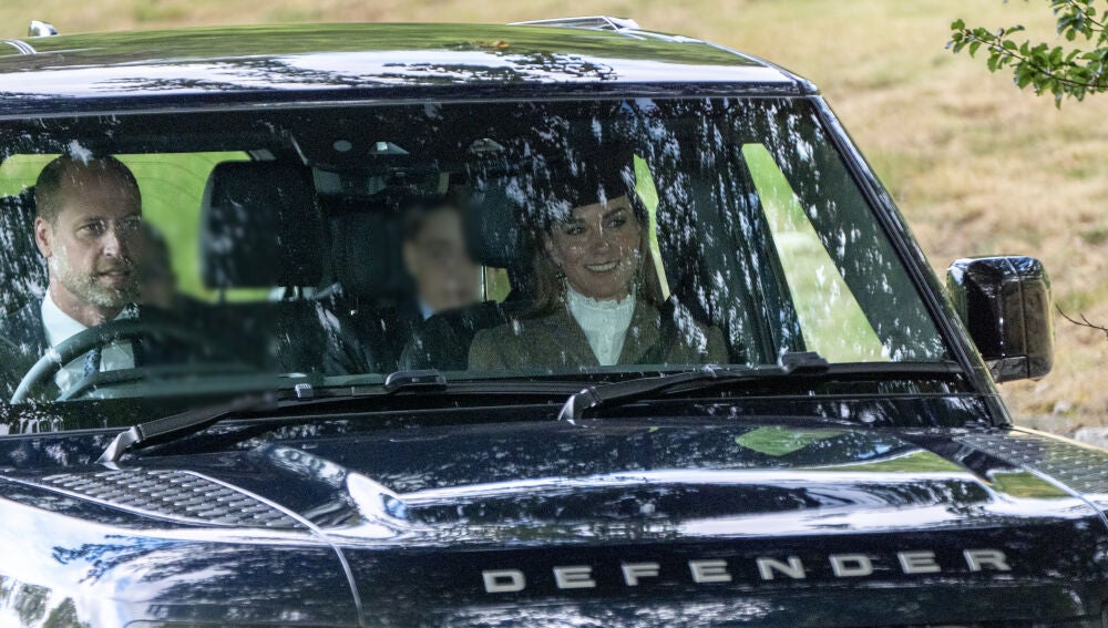 kate-middleton-apuesta-por-la-blusa-victoriana-que-ser-tendencia-en
