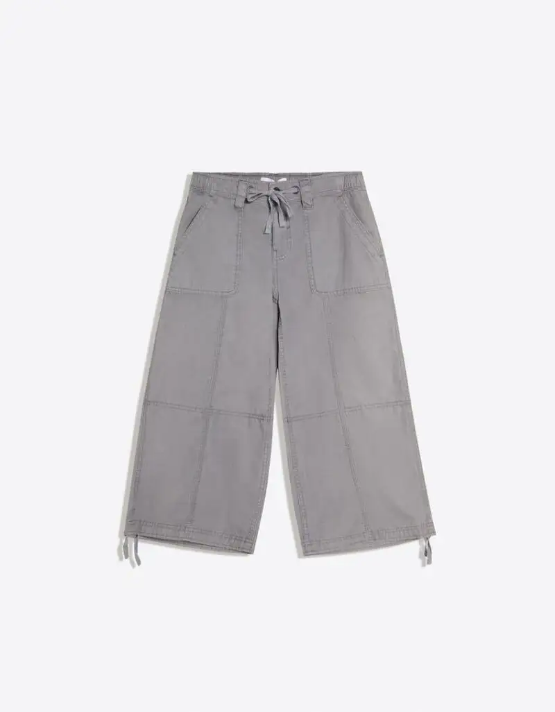 Pantalones capri.