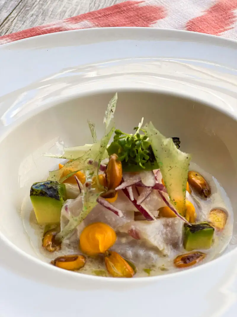 Ceviche de lubina con crema fría agripicante