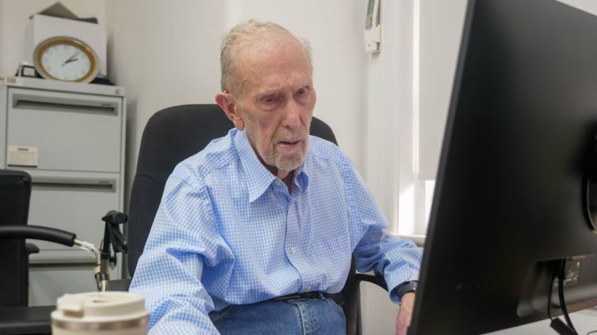 Dean Simes, 102, teaches seniors how to use computers