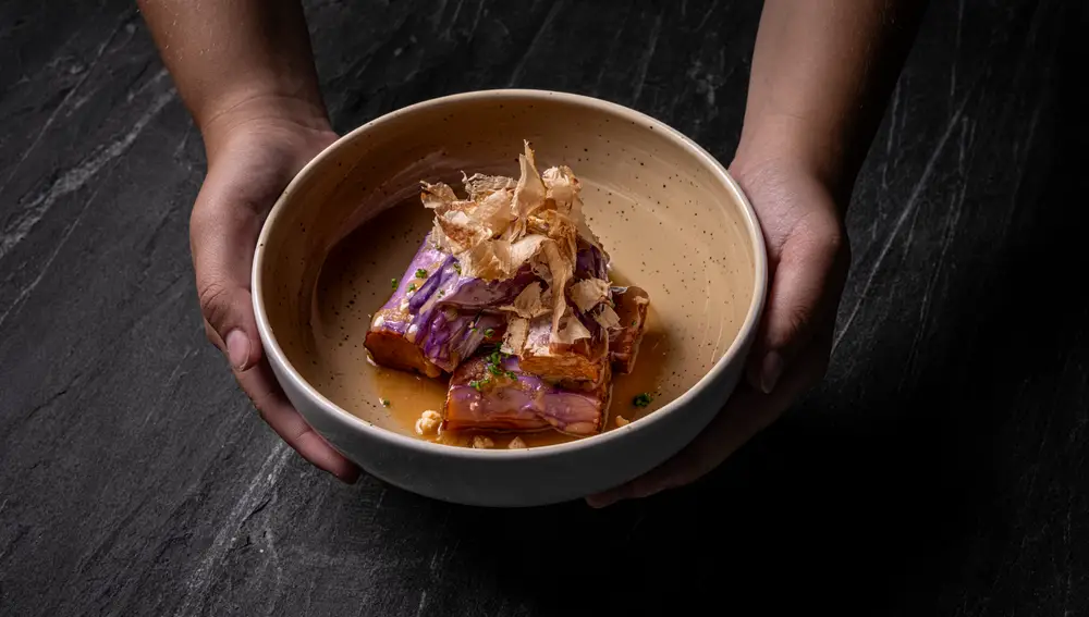 Berenjena frita con vinagreta miso