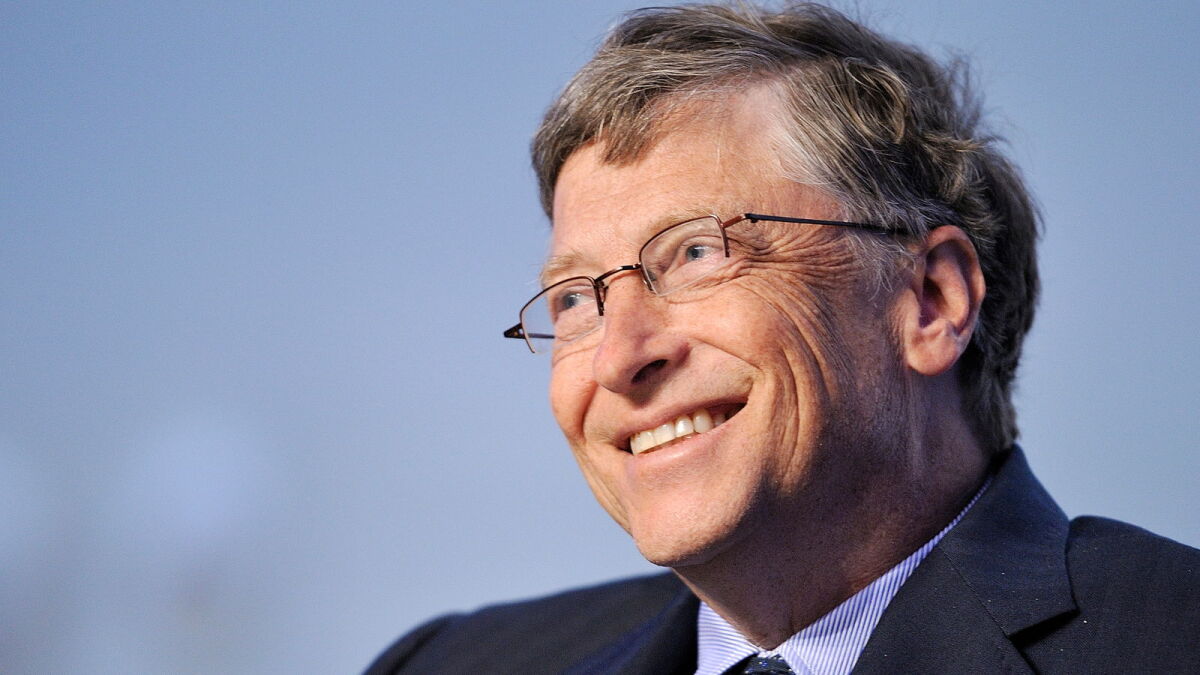Bill Gates, quien predijo la COVID, ahora alerta sobre la IA: «Ahora estas cosas son, en un sentido relevante, mejores que yo. ¿Qué demonios?»