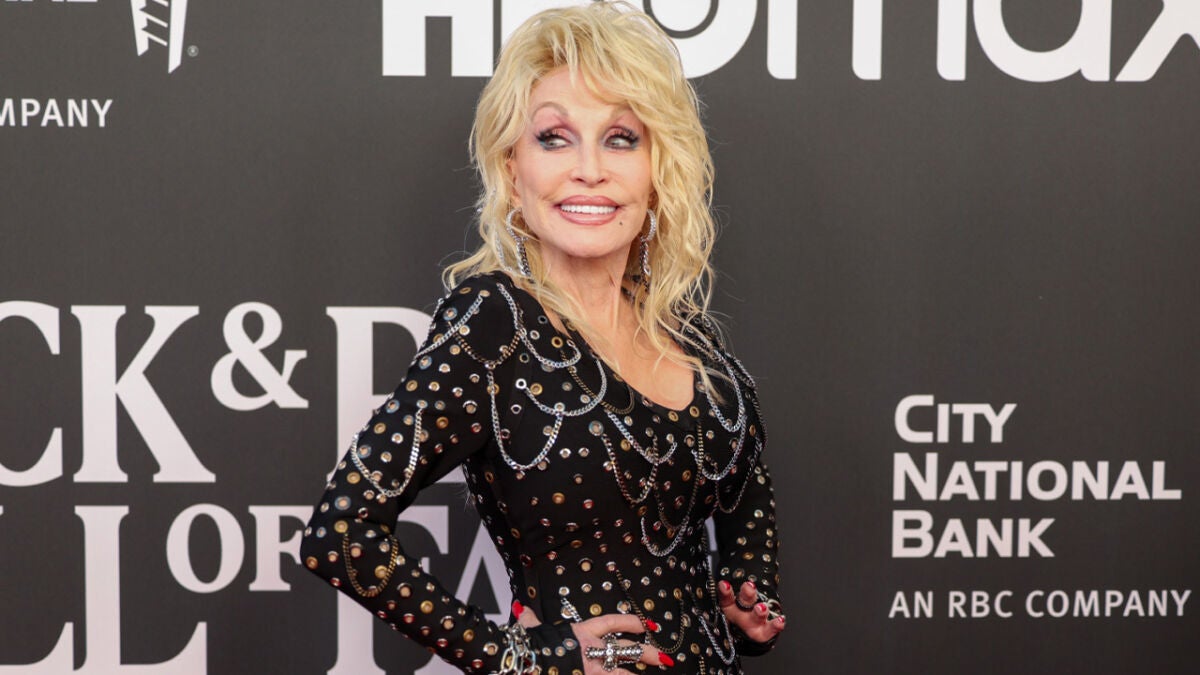 Dolly Parton quería seguir actuando como avatar: la idea que ya probaron KISS, ABBA y Michael Jackson