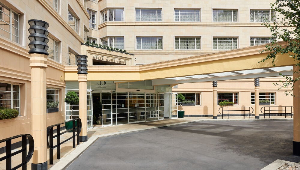 La emblemática fachada art déco del hotel es de los años 30