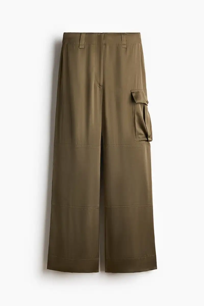 Pantalones satinados.