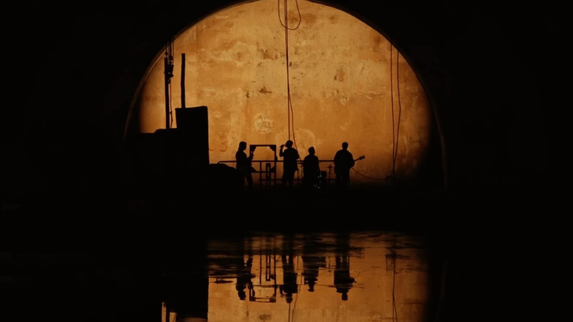 El Espalmador, el singular refugio submarino que inspira el nuevo videoclip de Arde Bogotá