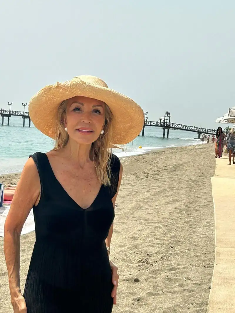 Carmen Lomana, radiante en Marbella