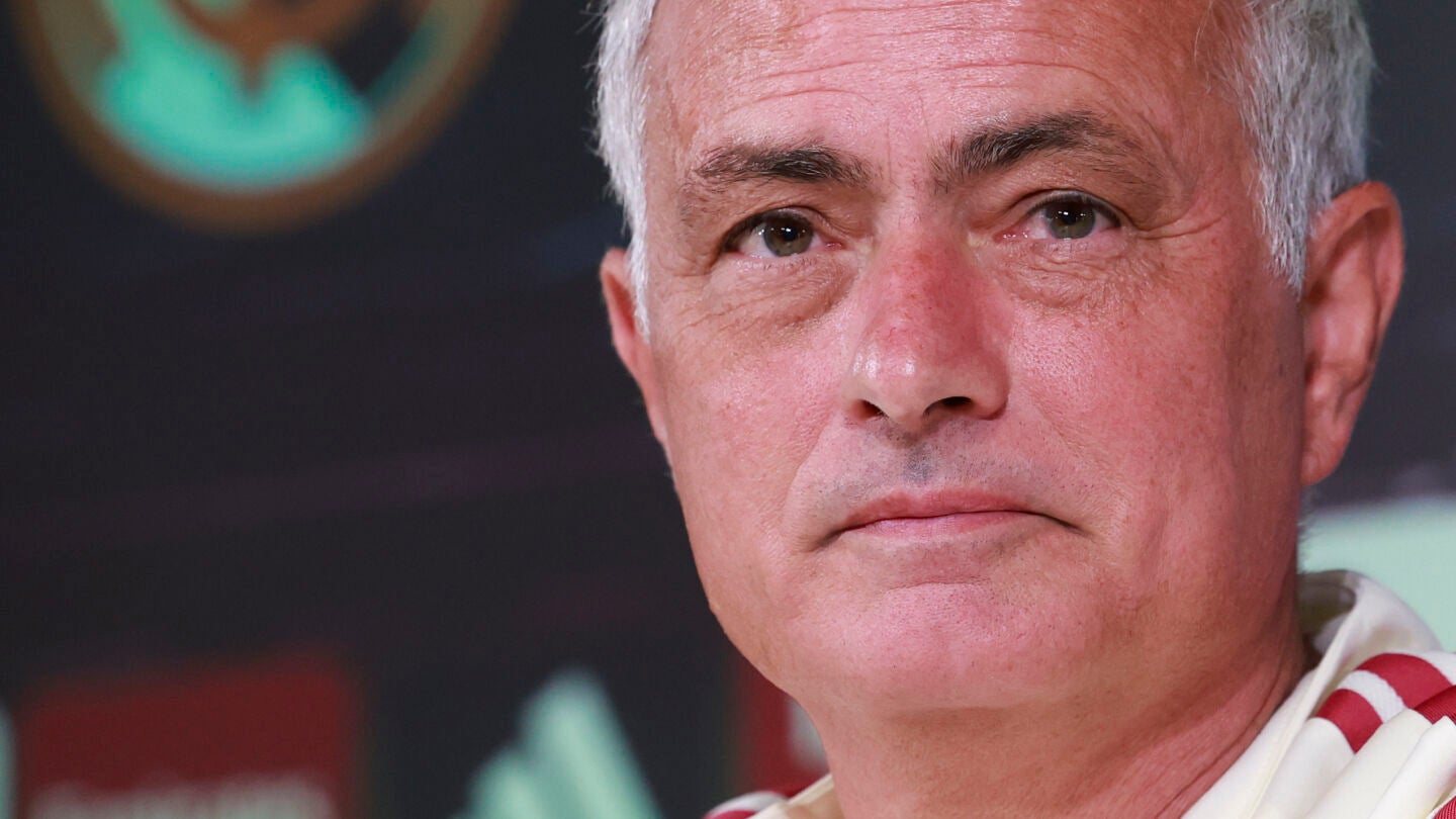 MADRID, 29/08/2026.- El entrenador del Real Madrid José Mourinho ofrece una rueda de prensa tras el entrenamiento del equipo en la ciudad deportiva Valdebebas, Madrid, este sábado, en preparación al partido de LaLiga contra el Málaga, este domingo. EFE/Chema Moya