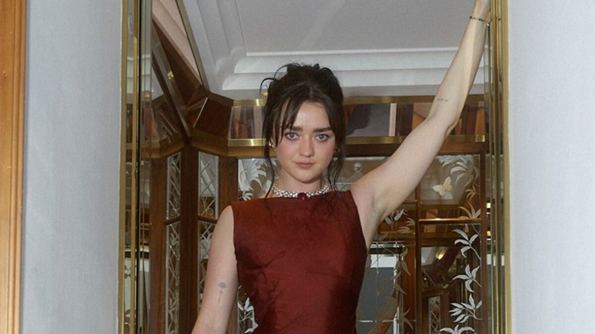 Maisie Williams wears 90s updo at Practical Magic 2 premiere