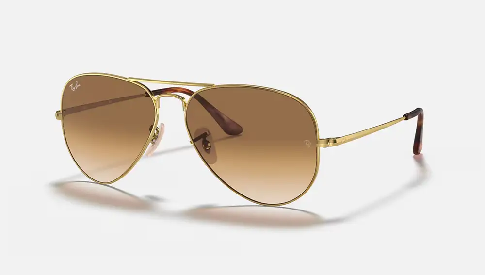 Gafas de sol modelo aviador.