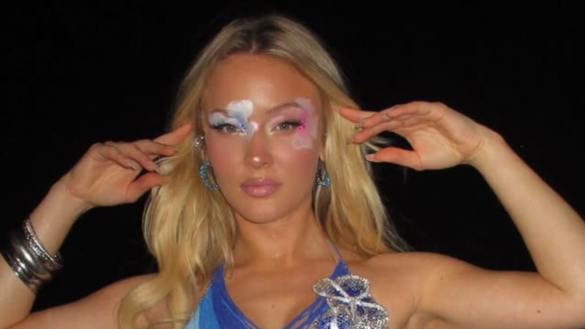 Zara Larsson turns eyelids into swans on festival tour