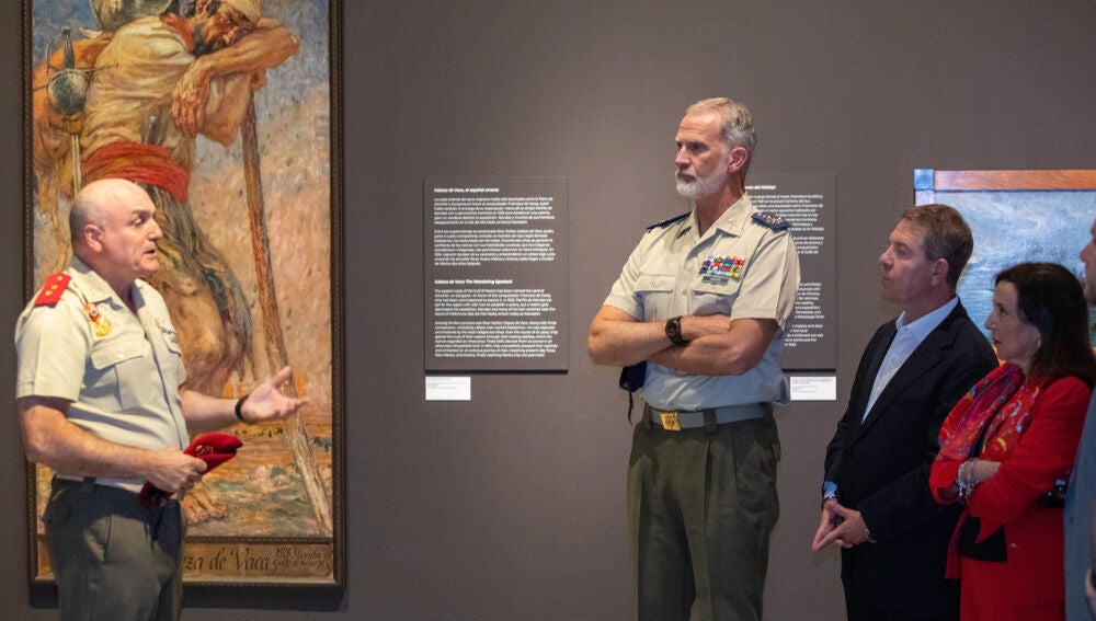 El Rey visita en Toledo la exposición 'España en los Estados Unidos' acompañado de Margarita Robles y Emiliano García-Page REMITIDA / HANDOUT por JUANMA JIMENEZ Fotografía remitida a medios de comunicación exclusivamente para ilustrar la noticia a la que hace referencia la imagen, y citando la proce