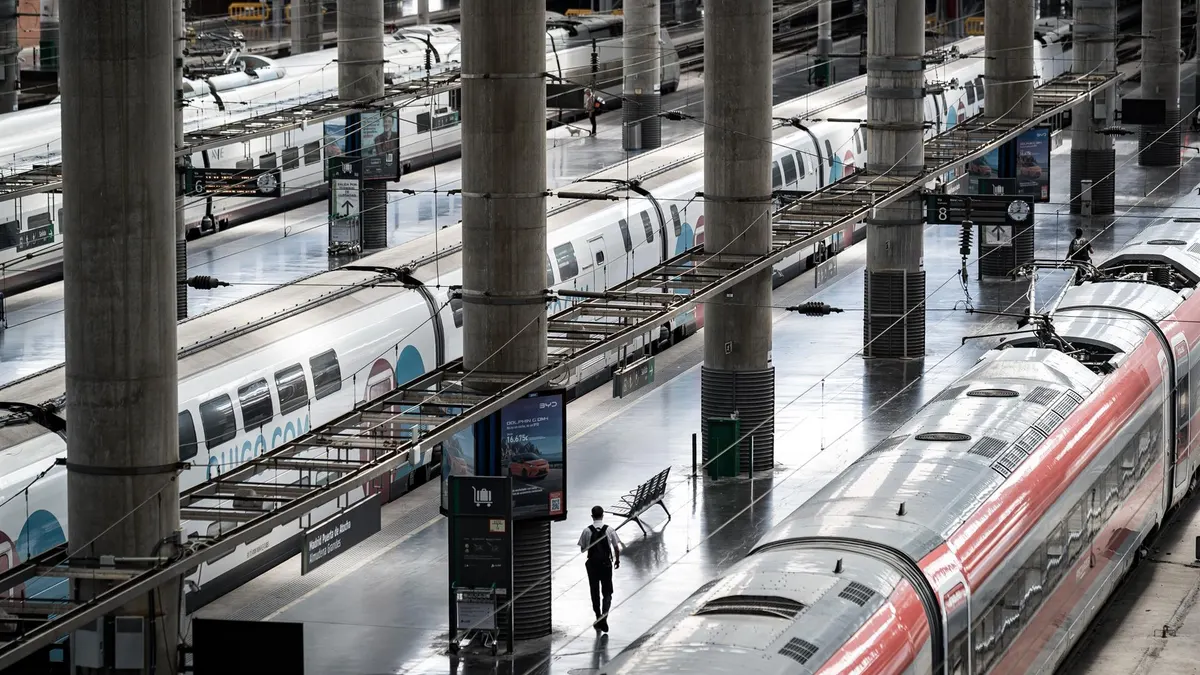 MADRID.-Se retoma la circulación de la alta velocidad entre Madrid y Barcelona tras reparar la catenaria
