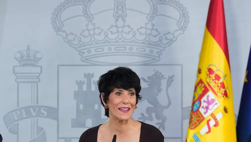 MADRID, 15/09/2026.- La ministra de Inclusión, Seguridad Social y Migraciones y portavoz del Gobierno, Elma Saiz, durante la rueda de prensa posterior al Consejo de Ministros, este martes, en el Palacio de la Moncloa en Madrid. EFE/Borja Sanchez-trillo