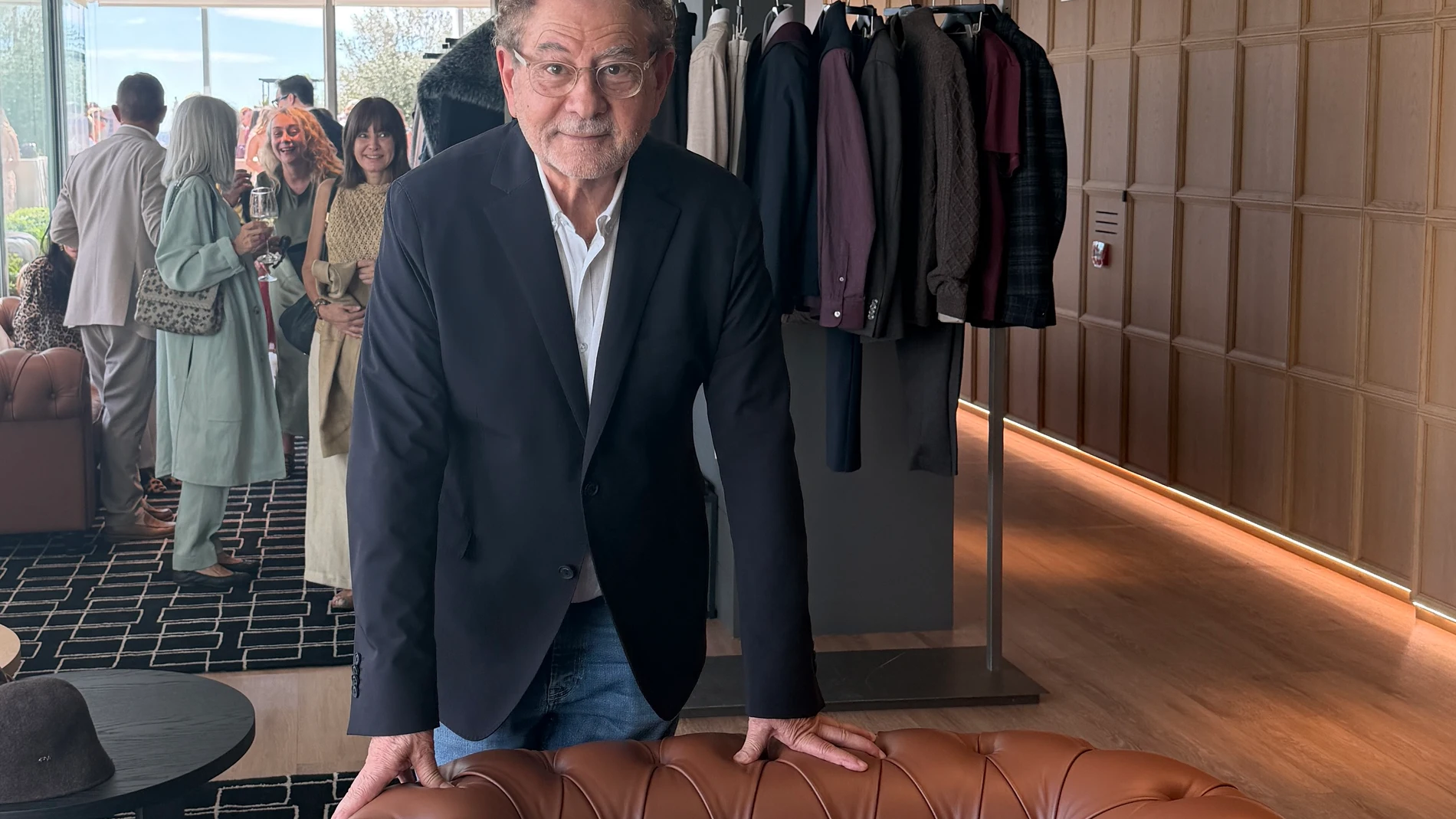Roberto Verino rompió moldes en plena Semana de la Moda y presentó su colección en unas espectaculares oficinas madrileñas