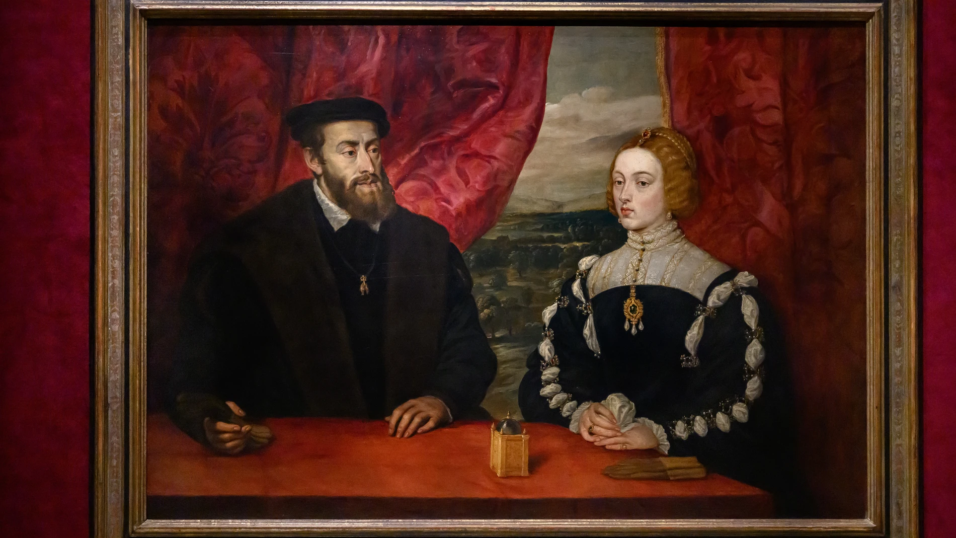 La historia apasionante del retrato de Carlos V e Isabel de Portugal