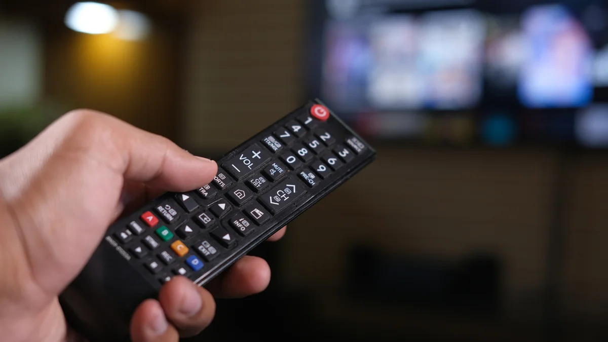 Pulsar el botón 0 del mando de la televisión durante 3 segundos: para qué sirve y cómo se usa