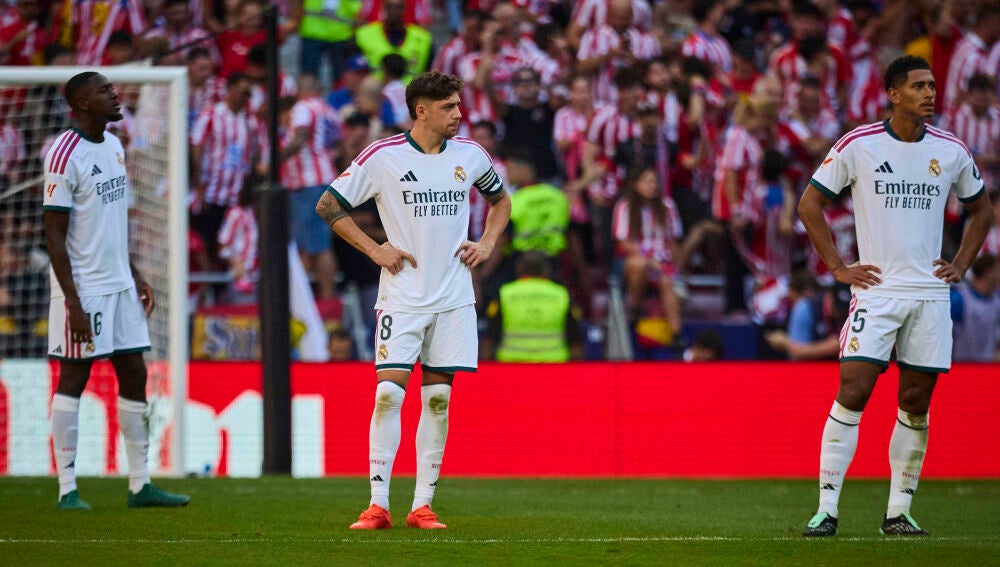 Real Madrid - Atletico de Madrid. Partido La Liga EA Sport. Atletico Madrid: Oblak, Hancko, Romero, Marc Pubill, Llorente, Grimaldo, Johnny, &Aacute;lex Baena, Giuliano, Kang In y Jonathan David. Diego Pablo Simeone. Real Madrid: Courtois, Dumfries, Konat&eacute;, Huijsen, Cucurella, Tchouameni, Valverde, Arda G&uuml;ler, Vini Jr., Bellingham y Mbapp&eacute;. Jose Mourinho &copy; Alberto R. Rold&aacute;n / Diario La Raz&oacute;n. 20 09 2026