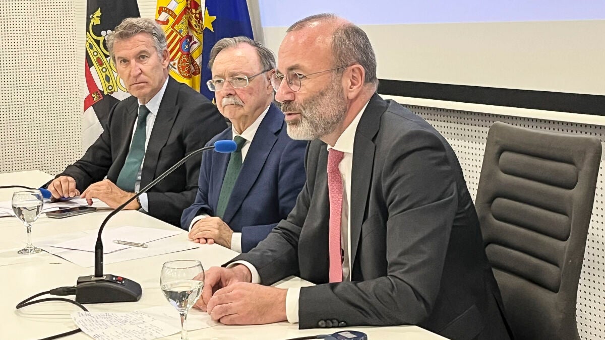 Alberto Núñez Feijóo Backs Returns on Ceuta Border Visit