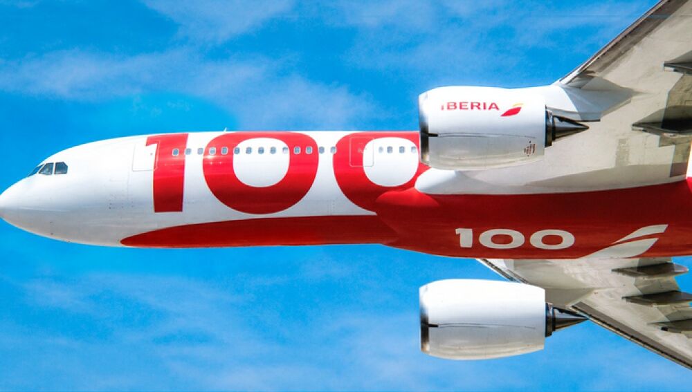 Avi&oacute;n de Iberia con la librea del 100 aniversario de la compa&ntilde;&iacute;a