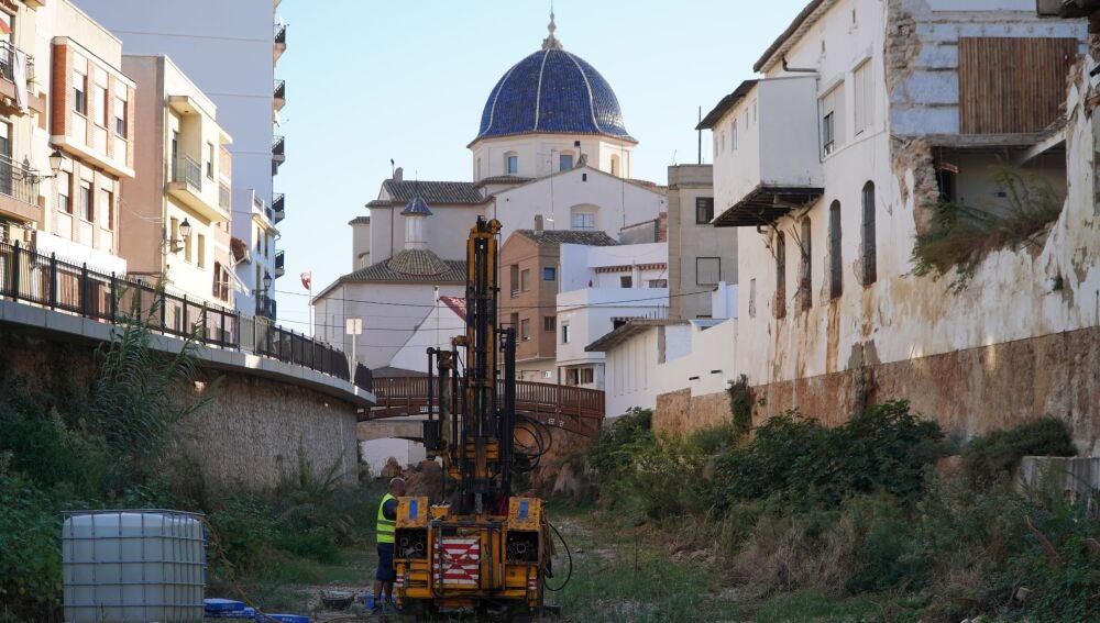 La CHJ comienza casi dos a&ntilde;os despu&eacute;s de la dana los estudios geot&eacute;cnicos del tramo final del barranco del Poyo en Chiva