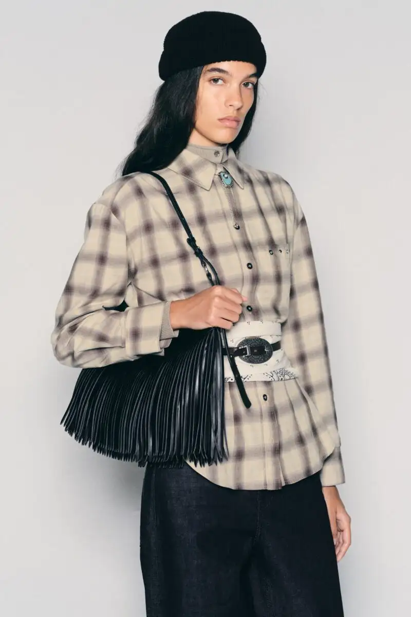 Una camisa de cuadros que actualiza un básico de otoño