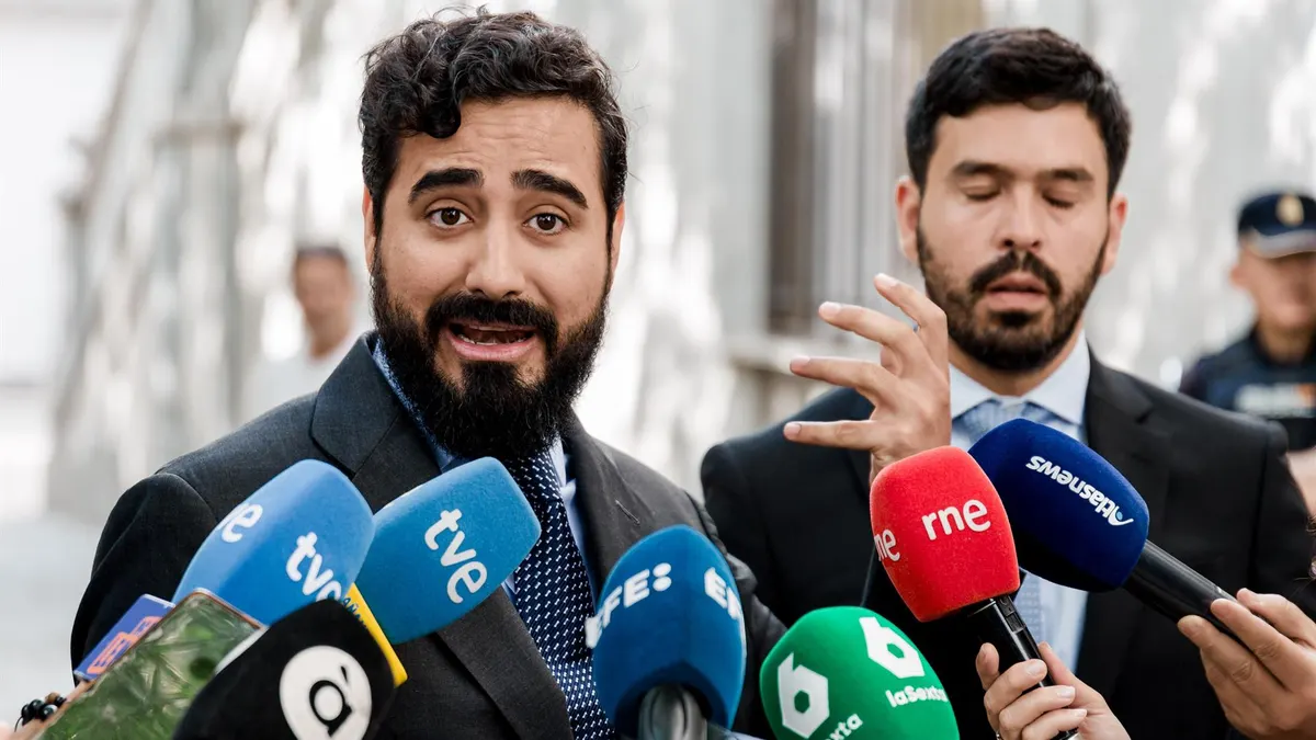 Alvise renuncia al Senado y respetará el pacto entre PP y Vox para no favorecer a los "enemigos de España