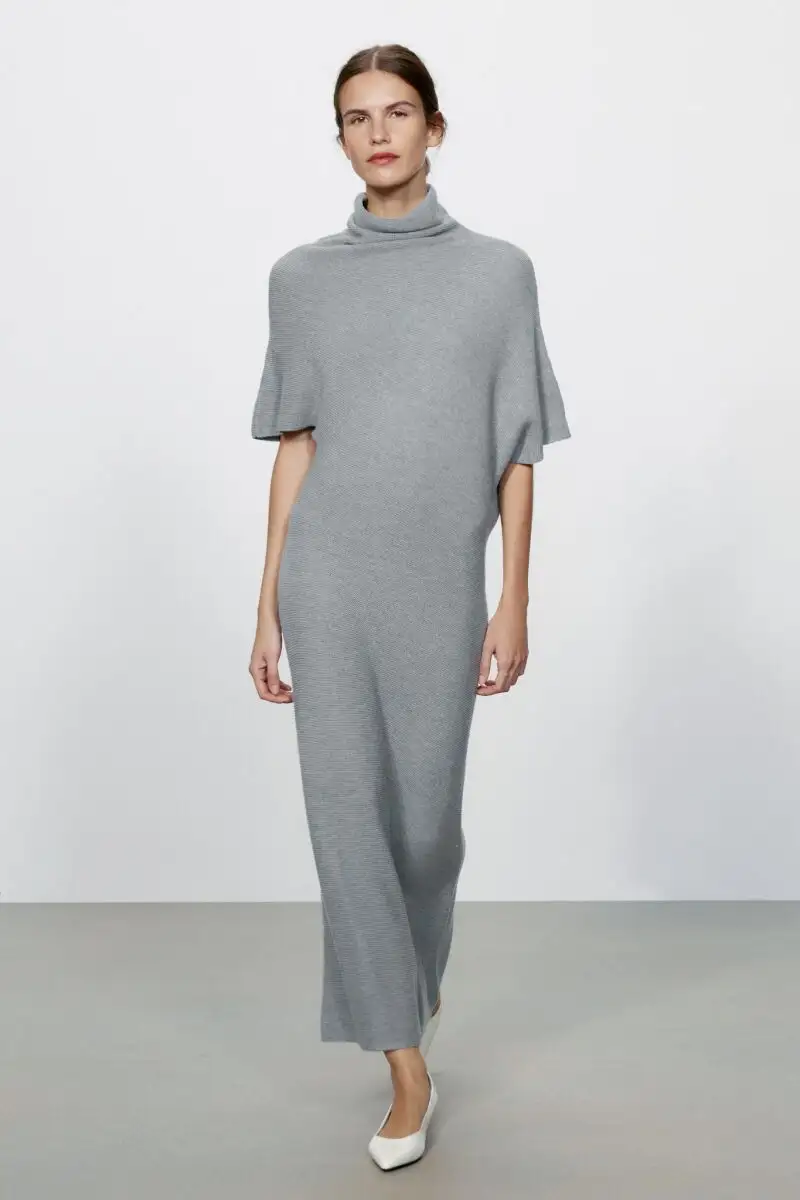 Un vestido de punto gris para vestirse prácticamente con una sola prenda