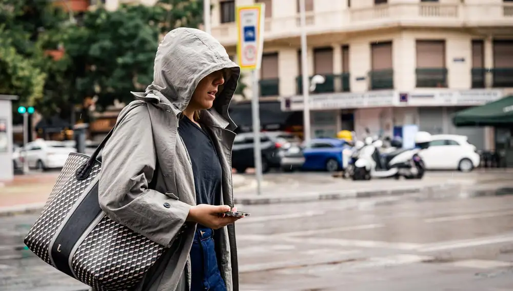 MURCIA.-Chubascos y tormentas localmente fuertes ponen en aviso a varias zonas de la Península este lunes