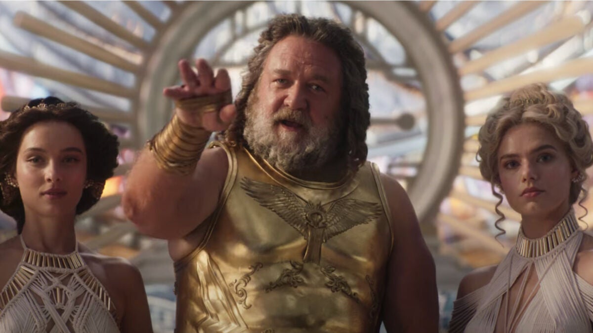 Russell Crowe calls Marvel superhero roles just jobs
