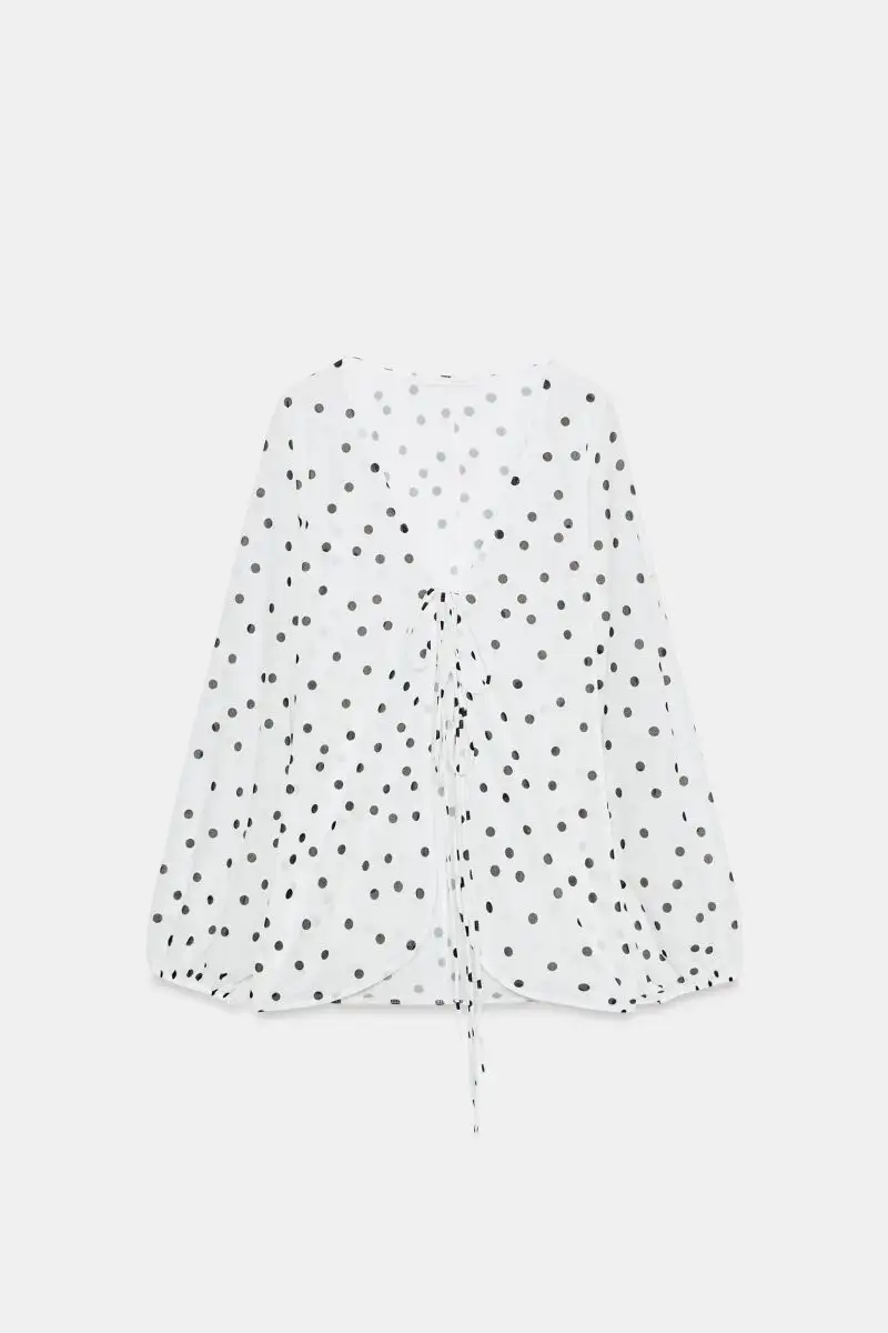 Blusa de lunares.