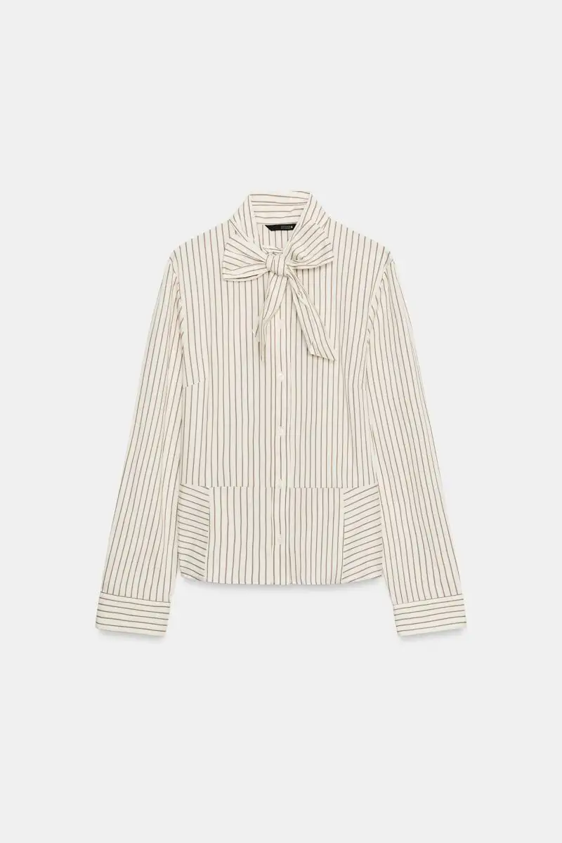 Blusa con lazada.