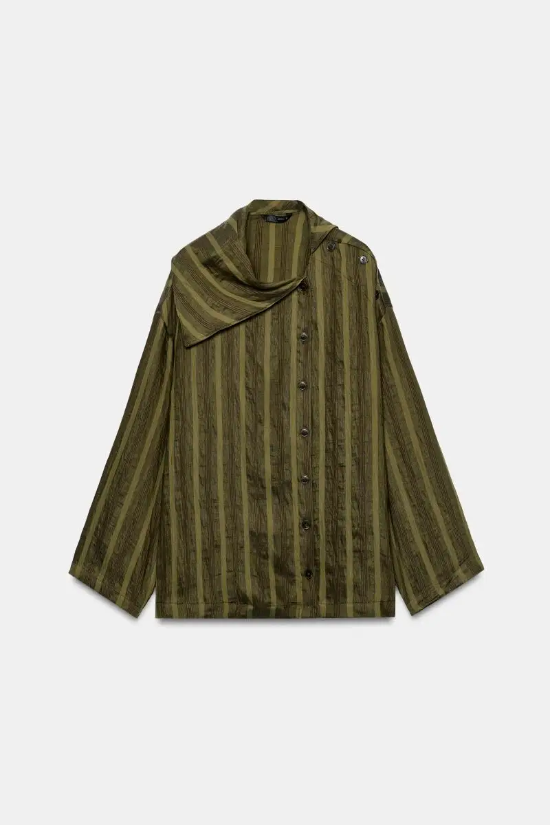 Blusa de rayas.