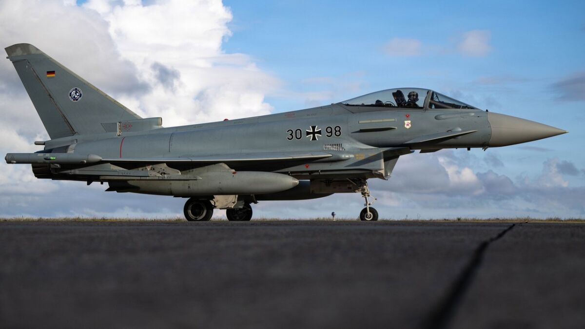 Eurofighter pilot details jet ejection seat leg restraints