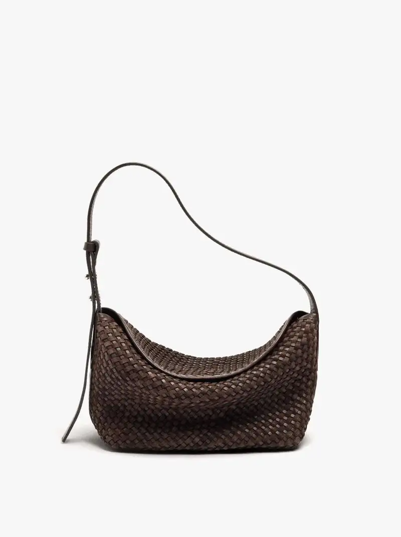 Bolso trenzado.