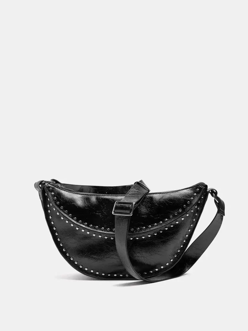 Bolso tachuelas.