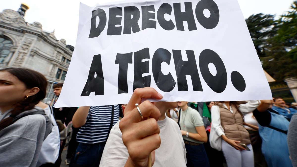 Manifestación en Cibeles por el derecho a una vivienda y contra los alquileres abusivos.