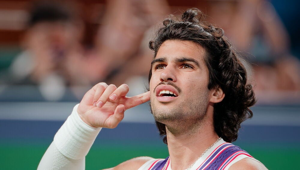 SHANGHAI (China), 12/10/2026.- Carlos Alcaraz of Spain reacts during his men's singles match against Zizou Bergs of Belgium at the Shanghai Masters tennis tournament in Shanghai, China, 12 October 2026. (Tenis, B&eacute;lgica, Espa&ntilde;a) EFE/EPA/ALEX PLAVEVSKI