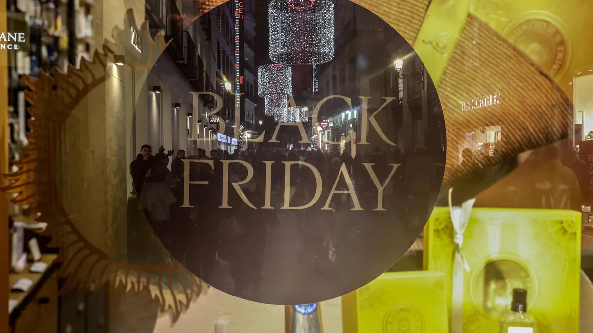 Economía.- La logística gestionará 127 millones de envíos durante Black Friday y Navidad, un 2,4% más que en 2025