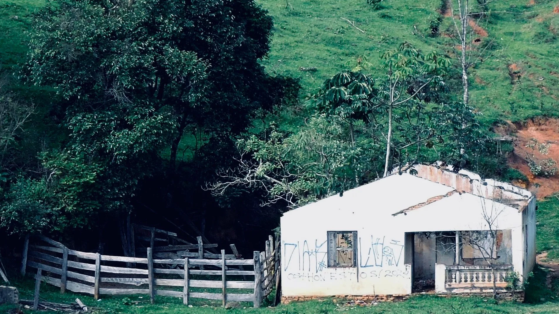 Enamoró de Japón en su primer viaje, compró una casa abandonada en la montaña por 10.000 euros y la está reformando con sus propias manos