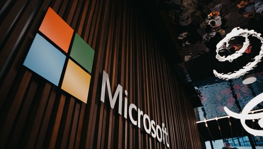 Microsoft fue comprometida por un joven con IA