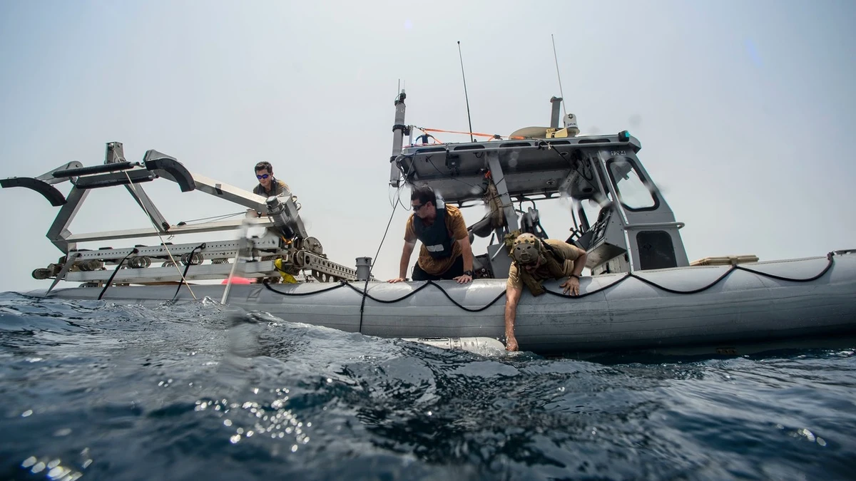 marineros-estadounidenses-ponen-agua-vehiculo-submarino-no-t