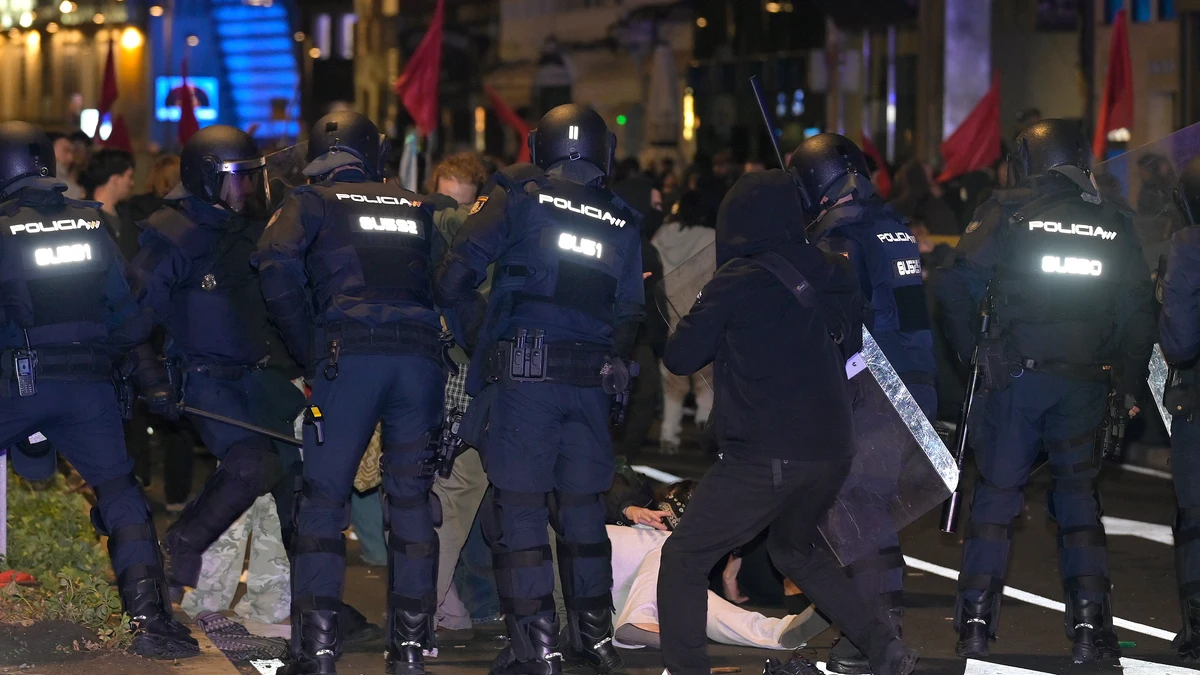 Cargas en una movilización "contra el fascismo y la violencia policial" en A Coruña