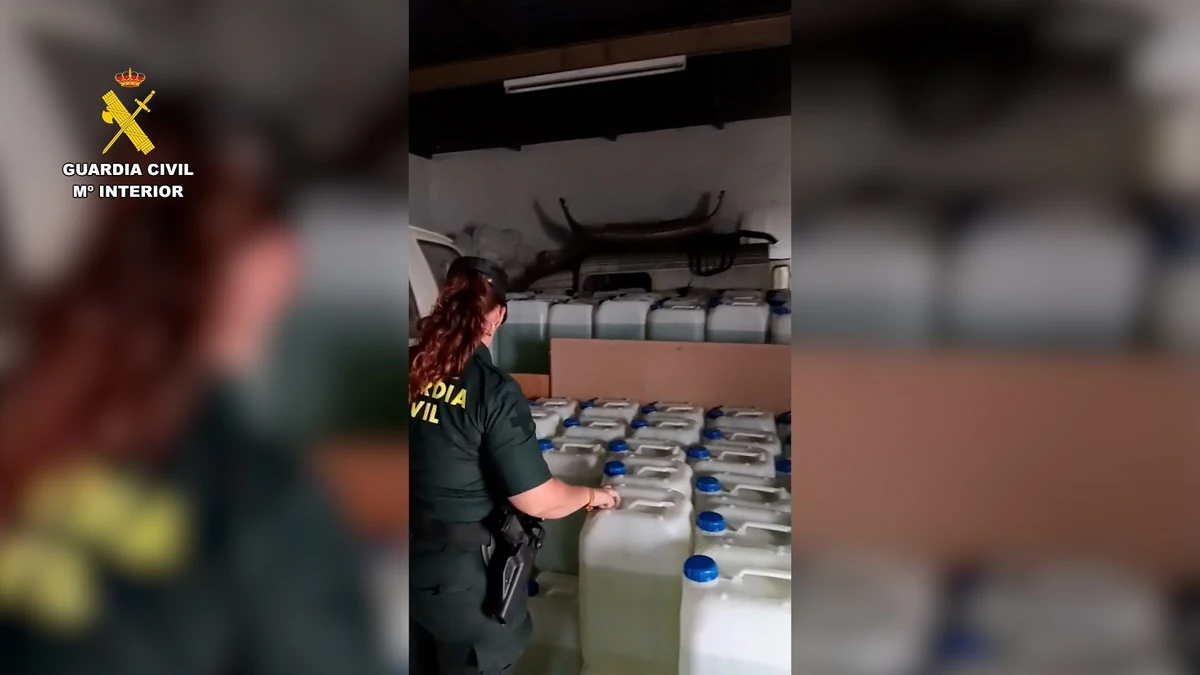 Detenido en Adra con cerca de 8.000 litros de gasolina para el petaqueo en la cochera de su vivienda