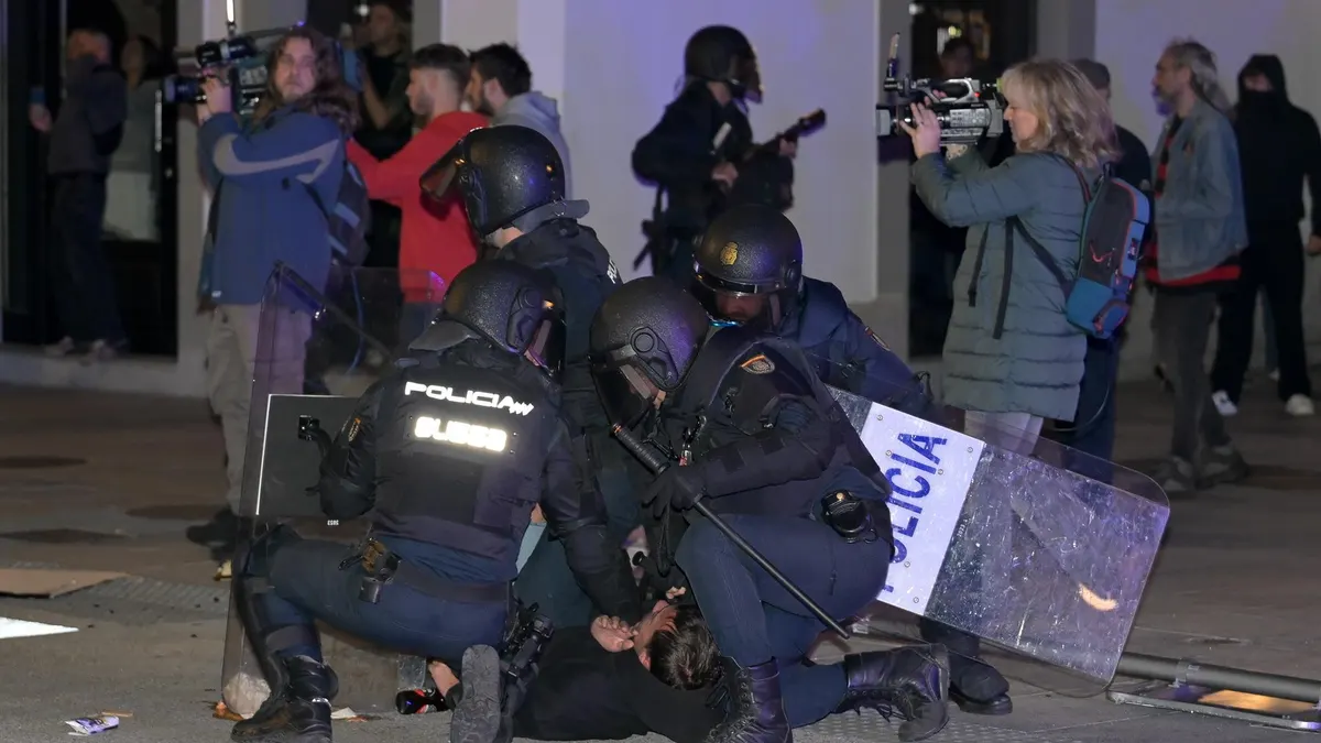 VÍDEO: Almeida condena disturbios en A Coruña y censura que se organicen contra quienes no son de izquierdas