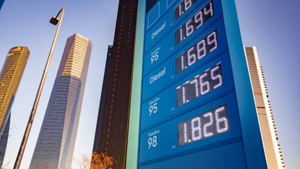 Marquesina de precios de una gasolinera