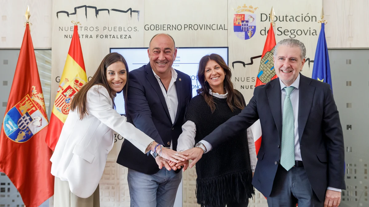 El presidente de la Diputación de Segovia, Miguel Ángel de Vicente, firma convenios de colaboración para el desarrollo del Centro de Transformación del Conocimiento (CTC), con la presidenta de la Cámara de Comercio, María José Tapia, y con el presidente de la Federación Empresarial Segoviana (FES), Andrés Ortega