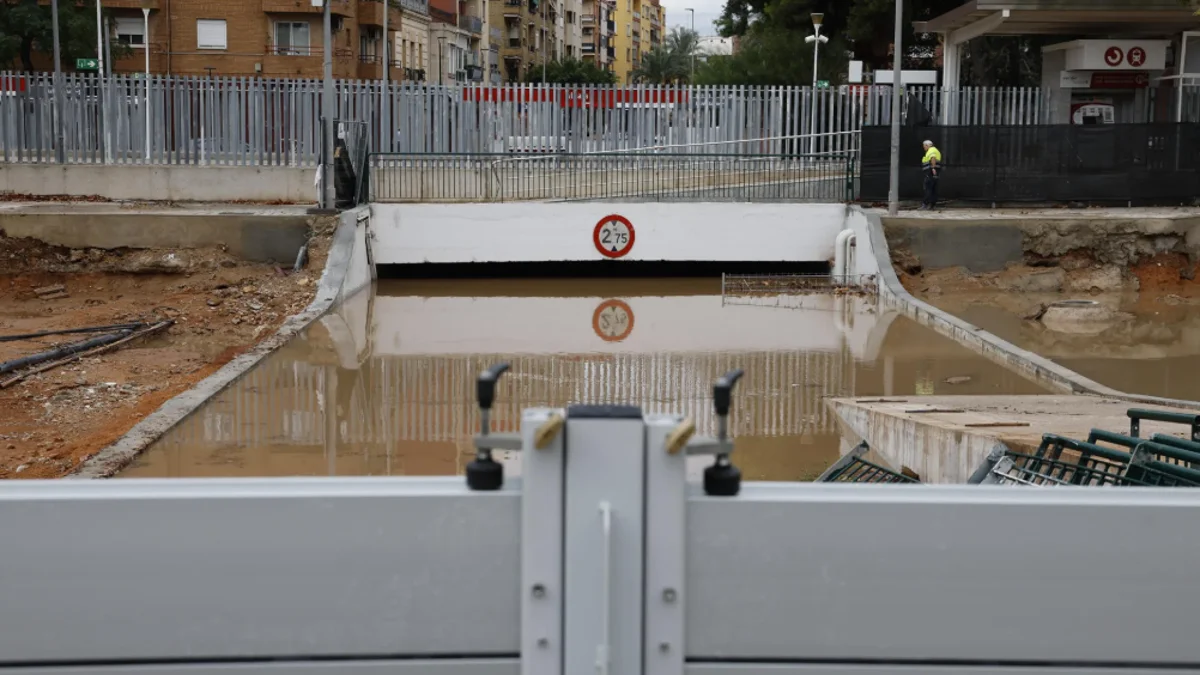 Paso inferior inundado en Aldaia (Valencia) tras un episodio de lluvias