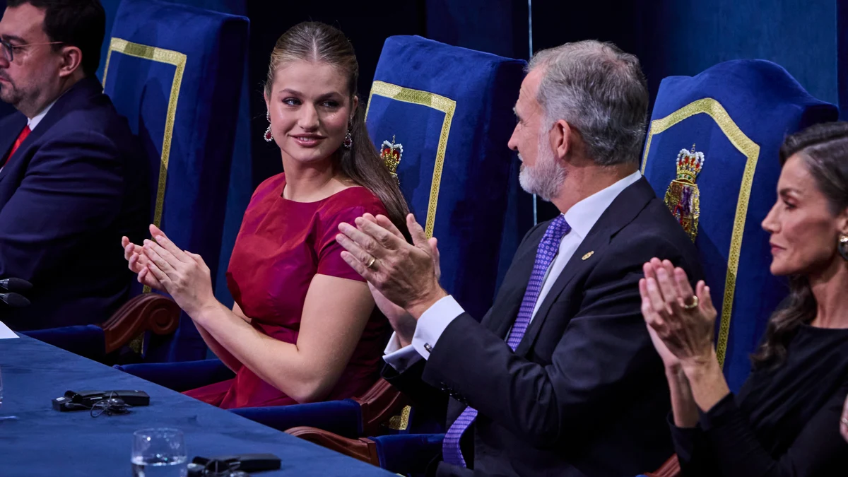 Sus Majestades los Reyes don Felipe VI y doña Letizia acompañados de Sus Altezas Reales la Princesa de Asturi